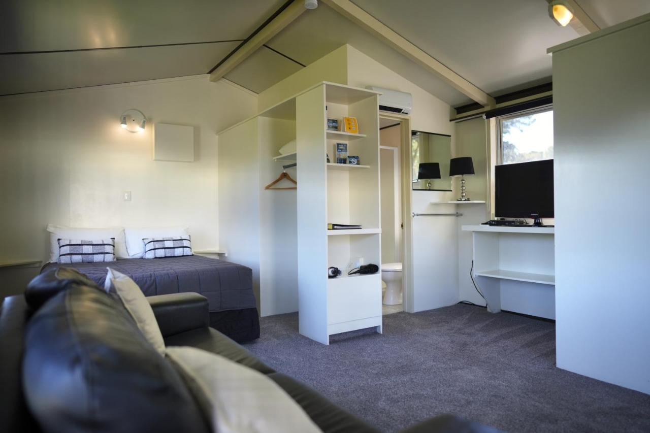 Akaroa Top 10 Holiday Park Exterior foto
