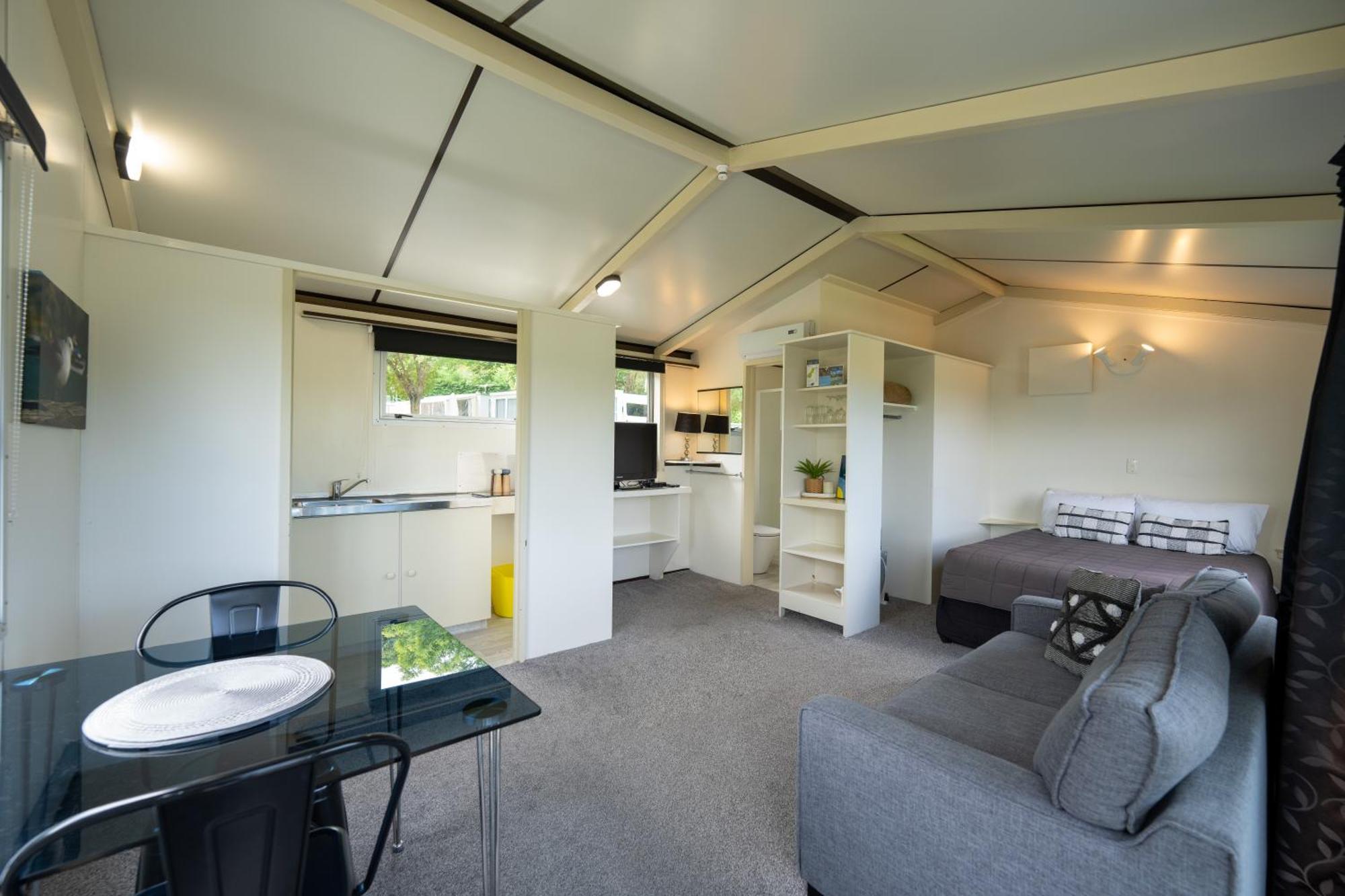 Akaroa Top 10 Holiday Park Exterior foto